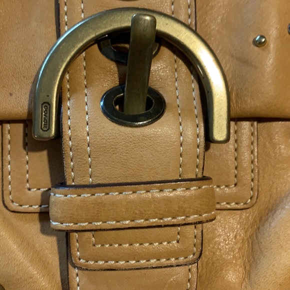 Coach studded vachetta leather shoulder bag - Picture 3 of 14